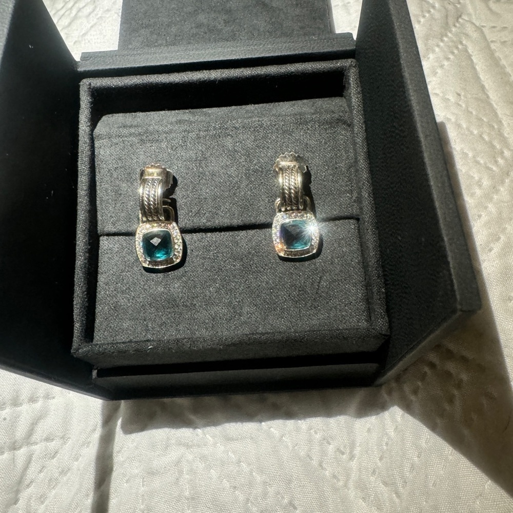 Gently loved David Yurman very rare Hampton Blue/Diamond dangle Albion earrings